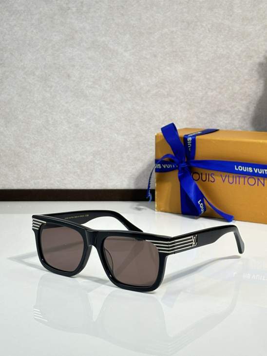 Picture of Louis Vuitton Sunglasses _SKUfw75840982fw